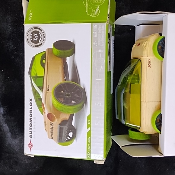 Automoblox X9X Sport Utility Toy - Picture 2 of 5